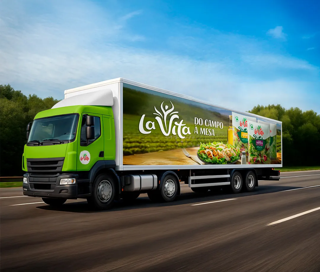 Caminhão de distribuição da La Vita com identidade visual “Do Campo à Mesa”